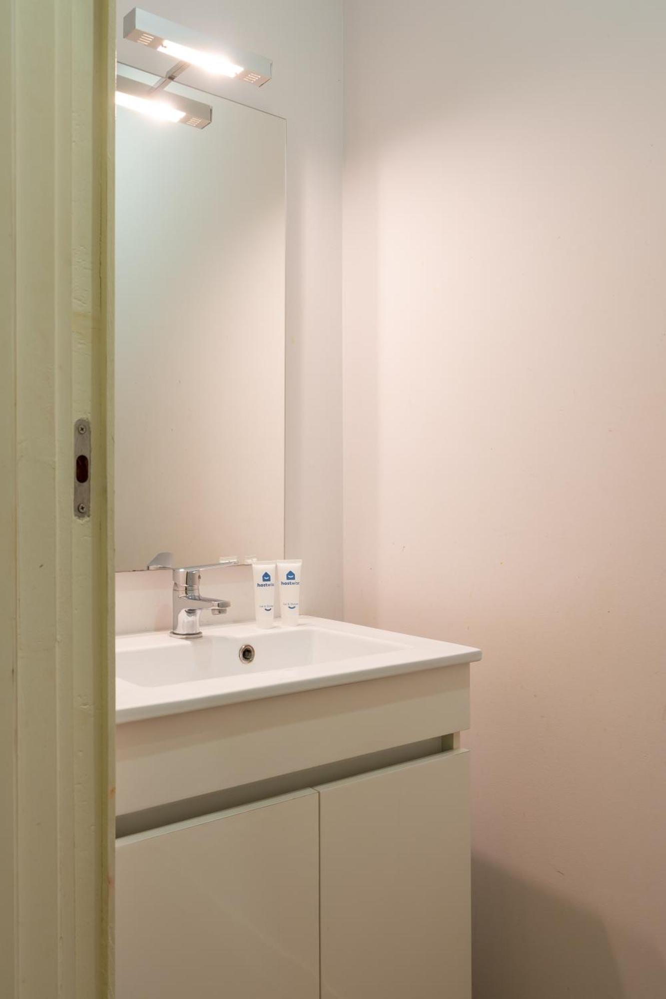 Host Wise - Sweet Bright Flats - City Center Porto Room photo